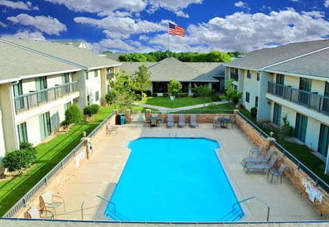 อื่นๆ Ashmore Inn and Suites