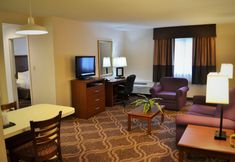 อื่นๆ 7 Ashmore Inn and Suites