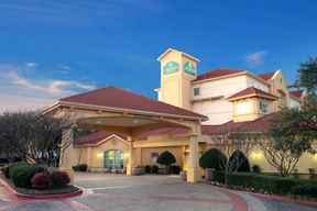 La Quinta Inn & Suites by Wyndham Dallas Arlington South