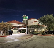 Others 3 La Quinta Inn & Suites by Wyndham Dallas Arlington South