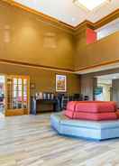 Lobi Comfort Suites St Charles - St Louis