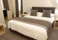 Others 4 Burnett Arms Hotel