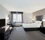 Others 2 La Quinta Inn & Suites by Wyndham Cleveland Macedonia
