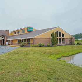 Primary image1Quality Inn & Suites Harrington - Milford,Killens Pond State Park飯店
