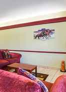 Lobi Econo Lodge Inn & Suites