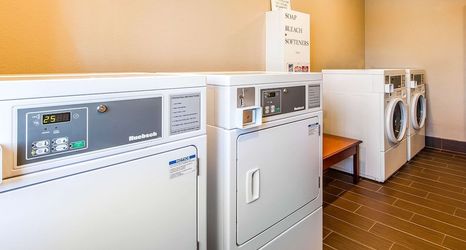 Khác 2 Comfort Inn & Suites Redwood Country