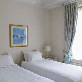 Room 1 No 1 The Mansion Apartments by Mansley, Kensington Hotels
