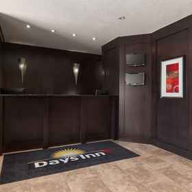 Lobby 1 Days Inn by Wyndham Calgary Northwest, University of Calgary Hotels