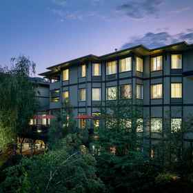 Primary image1Plaza Inn & Suites at Ashland Creek,安格斯·鲍默剧院飯店