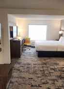 Imej utama La Quinta Inn & Suites by Wyndham Milwaukee SW New Berlin