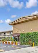 Imej utama Super 8 by Wyndham Los Angeles-Culver City Area