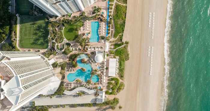 Others Trump International Beach Resort