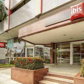 Primary image1ibis Vitoria Praia Do Canto,Chapel of St. John of Carapina飯店