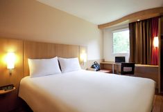 Others 3 Hôtel ibis Orly Chevilly Tram 7