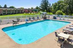 Arrowwood Resort & Conference Center, Rp 2.967.011