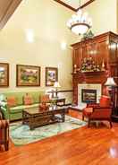 Lobby Country Inn & Suites by Radisson, Hinesville, GA