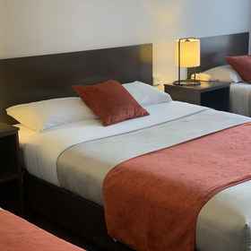 Primary image1普魯格曼斯汽車旅館,圣迈克尔和约翰小学飯店