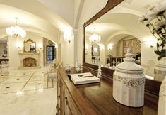 อื่นๆ 2 Ionia Suites