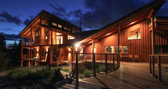 Khác Myra Canyon Lodge + Ranch