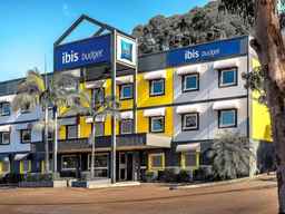 ibis budget Enfield, Rp 942.565