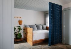 Others 5 Daunt's Albatross Motel