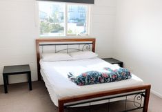 Others 4 Bayplay Beach Accommodation - 2 locations
