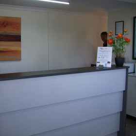 Reception1多爾比觀光公園飯店,西唐斯区飯店