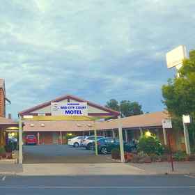 Primary image1霍舍姆城中庭院汽車旅館,圣迈克尔和约翰小学飯店