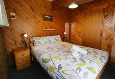 Others 6 Lazy Acre Log Cabins