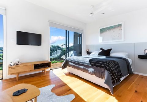 Others Cable Bay Views