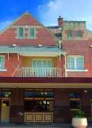 Primary image Captain Cook Hotel