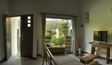 Others 4 La House Apartment