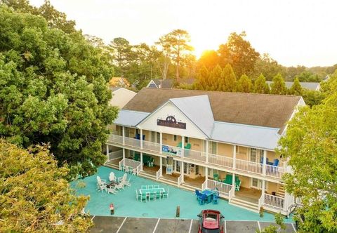 Others Canalside Inn