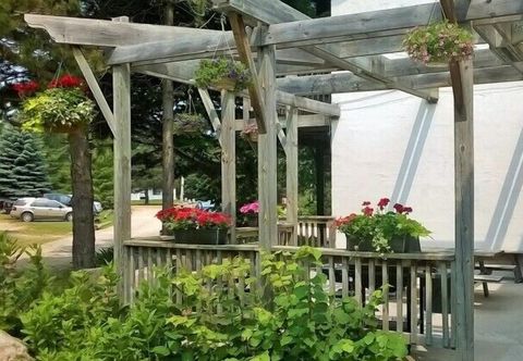 Others 4 Bedroom Blue Mountain Rental with Hot Tub