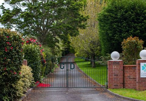 Lainnya Clover Downs