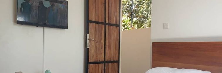 อื่นๆ Rosa Negra Kampala