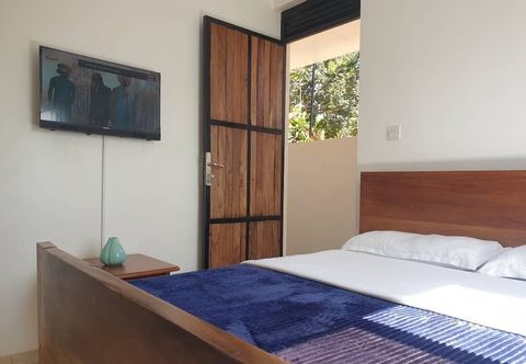 อื่นๆ Rosa Negra Kampala