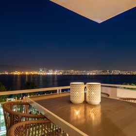 Room 1 슬리 플랫 위스 시 뷰 발코니  2  민 투 코스트, İzmir Harbour 호텔