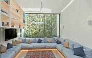 Others 6 Amazing South Kensington Mews House by Underthedoormat