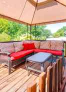 Primary image Pet-friendly Waterloo Abode With Deck!