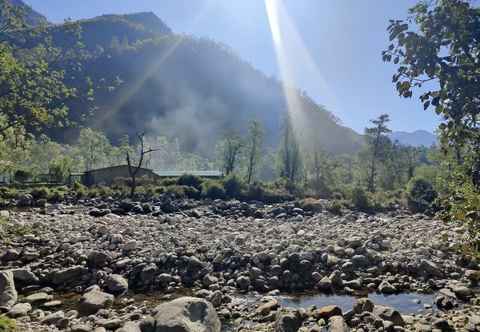 Others Himalayan River Garden