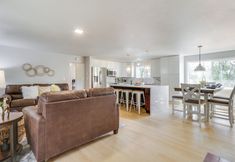 Others 4 Chehalis Getaway w/ Golf Course View + Fire Pit!