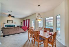 Others 2 'harmony House Texas' in Carrollton: Private Pool!