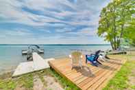 อื่นๆ Scenic Cottage w/ Private Dock on Torch Lake