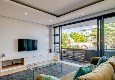 Others Conveniently Located Apartment in Green Point C on S