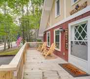 Others 2 Beech Mountain Chalet w/ Deck, Fire Pit & Grill!