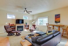 Others 2 Bend Getaway w/ Private Hot Tub, Patio & Grill!