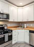 Private kitchen Historic Townhome in Central West End - JZ Vacation Rentals