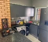 Others 2 Eazy Apartment by Mall of Africa