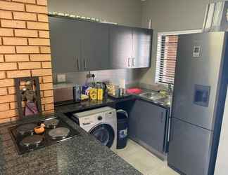 Others 2 Eazy Apartment by Mall of Africa